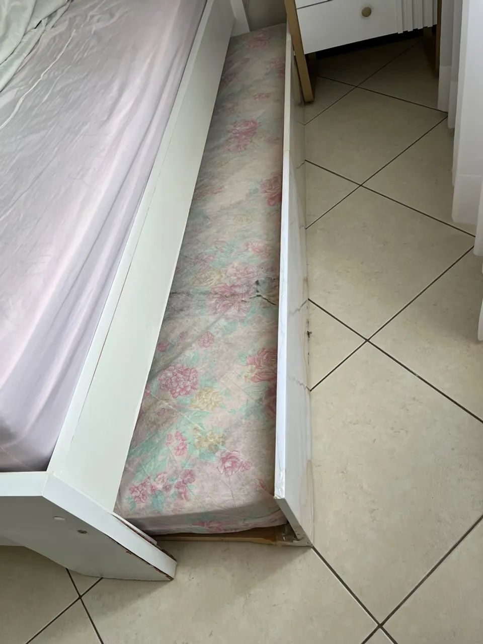 Cama solteiro com cama auxiliar acompanha colchão de baixo - Foto 4