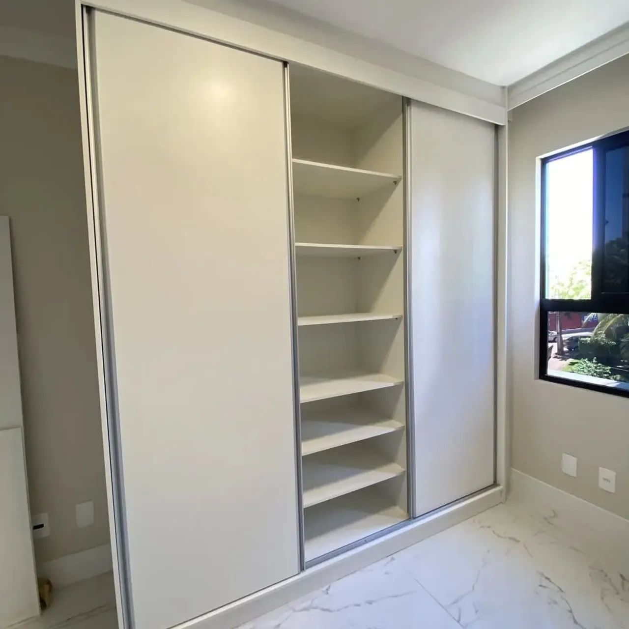 Closet branco de correr com 3 gavetas - Foto 5