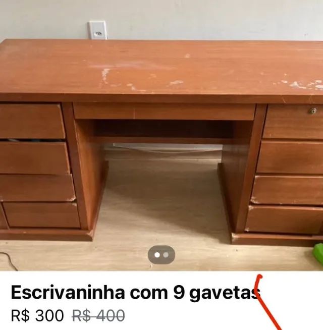 Escrivaninha com 9 gavetas