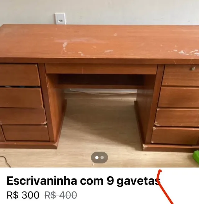 Escrivaninha com 9 gavetas