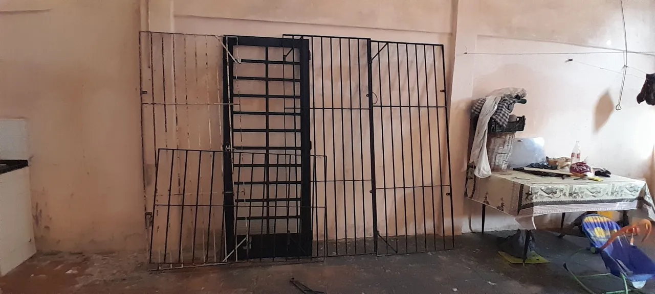Kit 3 grades de segurança para porta, uma porta usada e 3 grades de segurança para janela