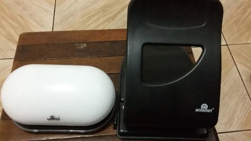 Perfurador De Papel 2 Furos Para 20/30 Folhas Branco/Preto