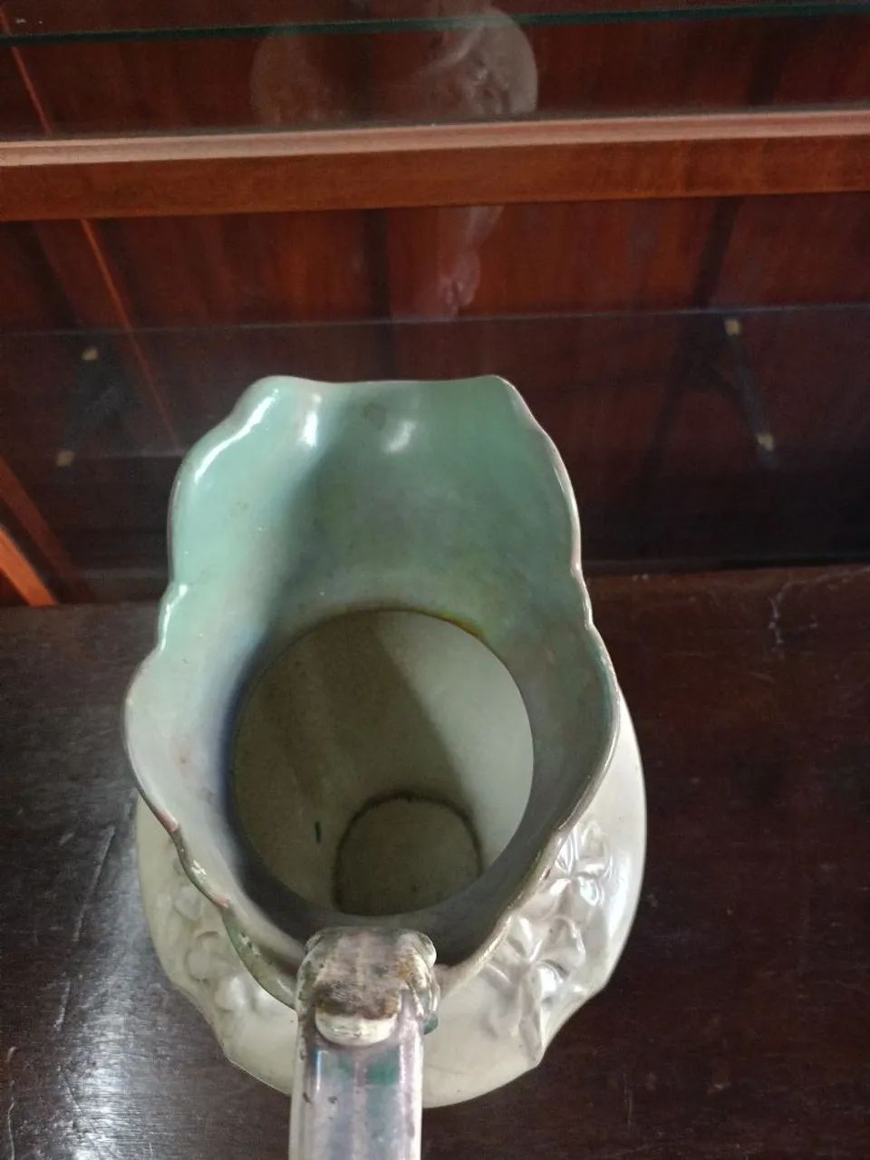 Jarra Antiga com Detalhes Florais - Foto 3