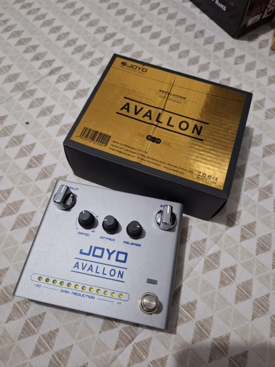 Compressor Joyo Avallon completo, na caixa.