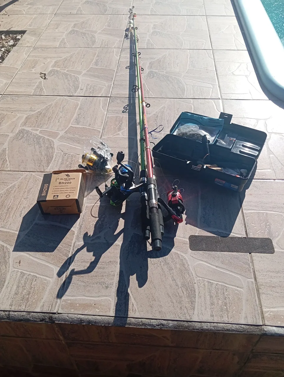 Kit Pesca Completo - Varas, Molinetes e Acessórios