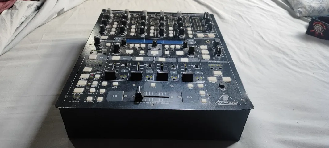 Mixer DDM 4000 Behringer