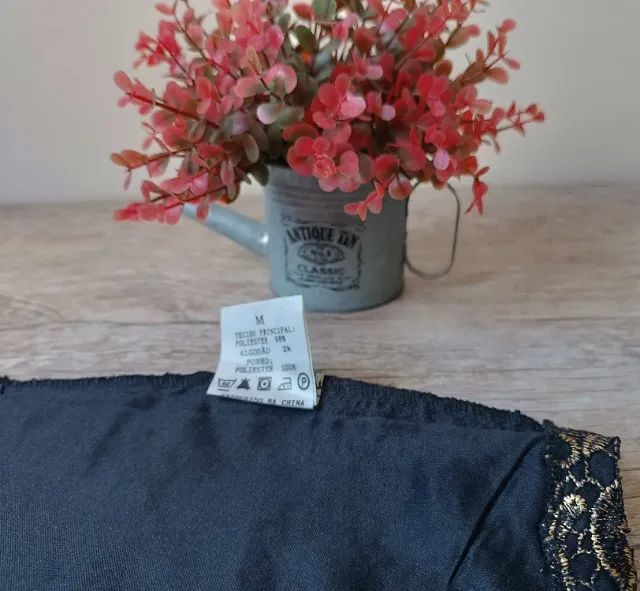 Shorts em renda preta e dourada - Foto 4