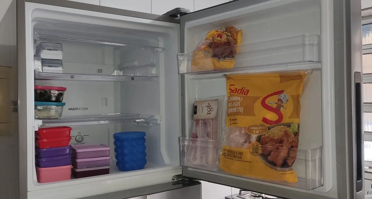 GELADEIRA ELETROLUX COM DISPENSER DE ÁGUA iW45S  127V~ - Foto 6