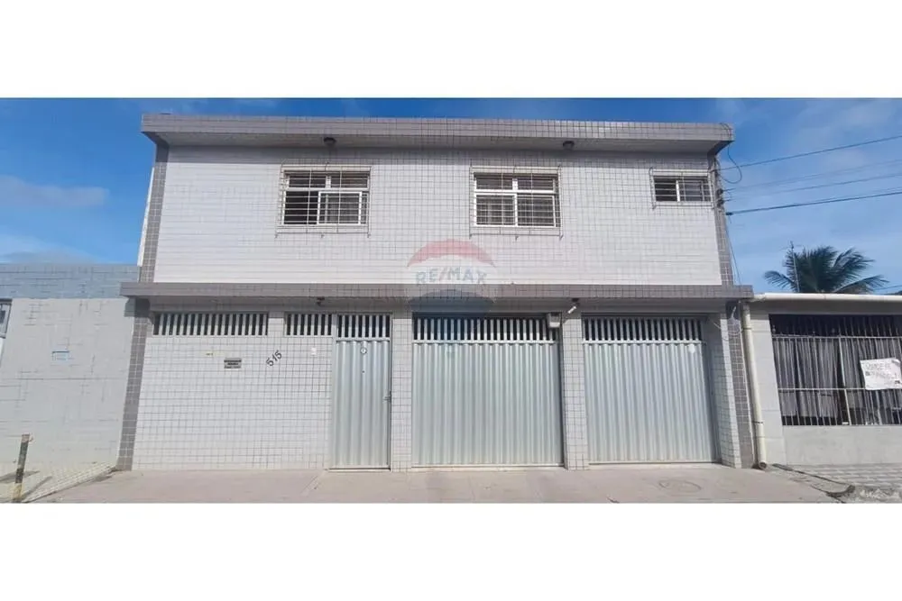Casa a venda no Bairro no IPSEP com primeiro andar na área frontal