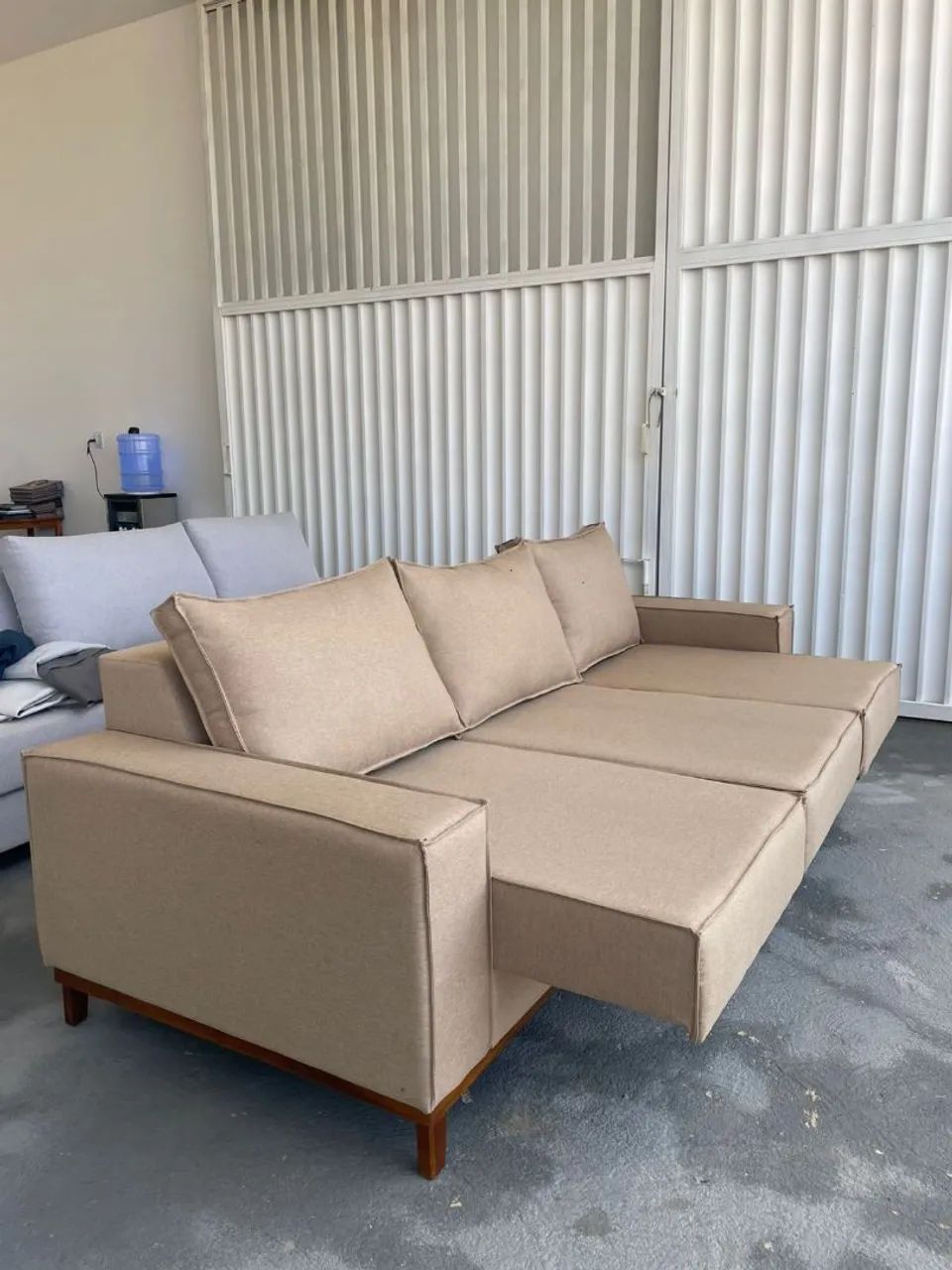 Sofá Modular Bege com Chaise - Conforto e Design