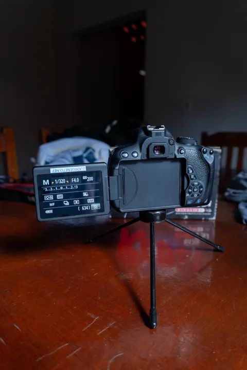 Canon T5i + lente 18-55 + 4 baterias  - Foto 3