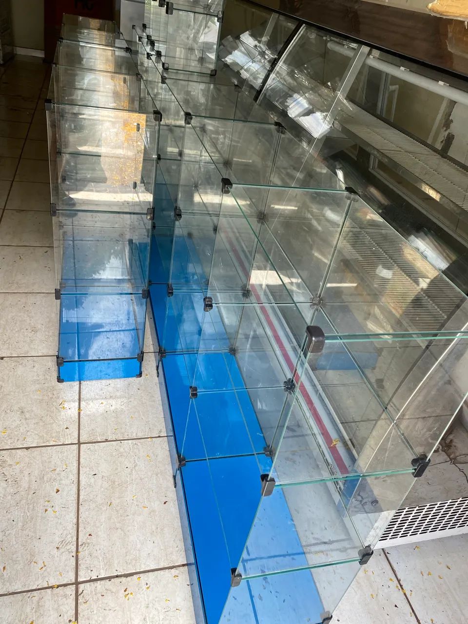 Balcões de vidros magazine  são 5 balcões  - Foto 4