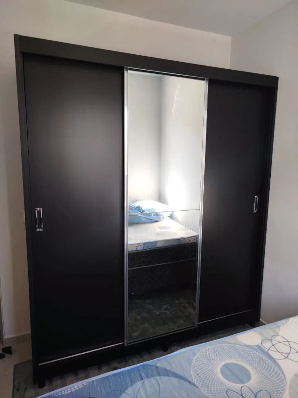 Guarda Roupa de Casal com Espelho e Pés de Madeira - Já entrega e Monta