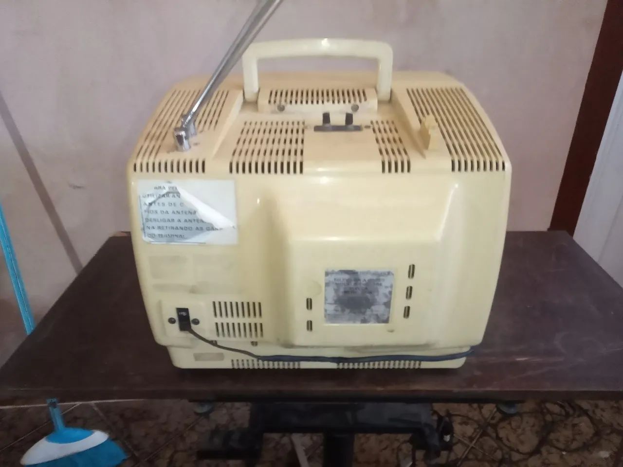 10-INCH SEMP TV.. PLEASE READ DESCRIPTION..64520823492609122