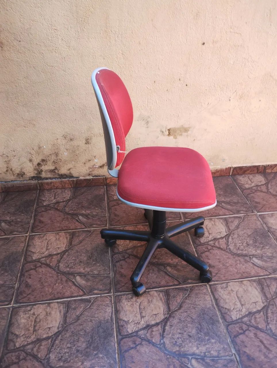 Cadeira de escritório com rodas e regulagem  - Foto 3