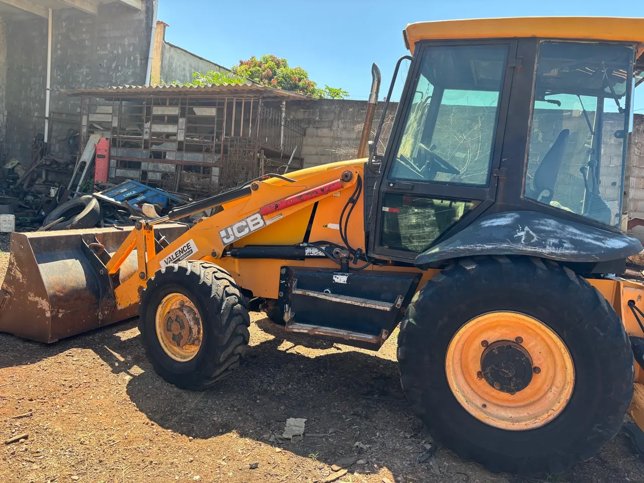 Retroescavadeira jcb cabinada