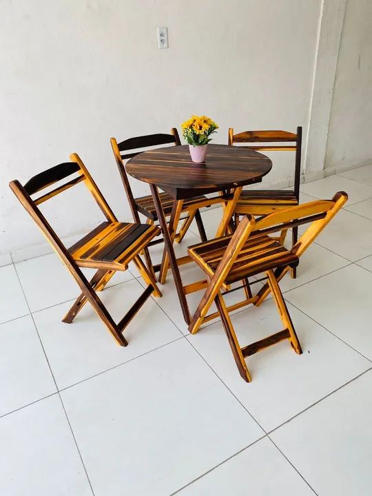 Conjunto Mesa e Cadeiras Dobráveis de Madeira - Foto 4