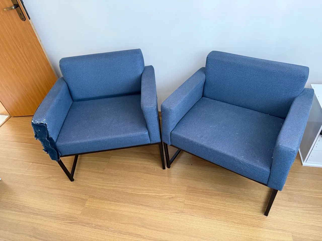 Duas Poltronas Suede 