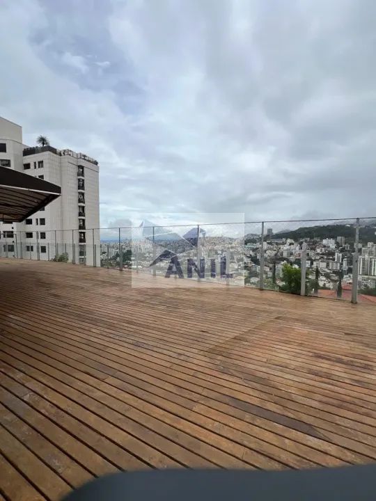 Casa comercial, com deque e linda vista definitiva!