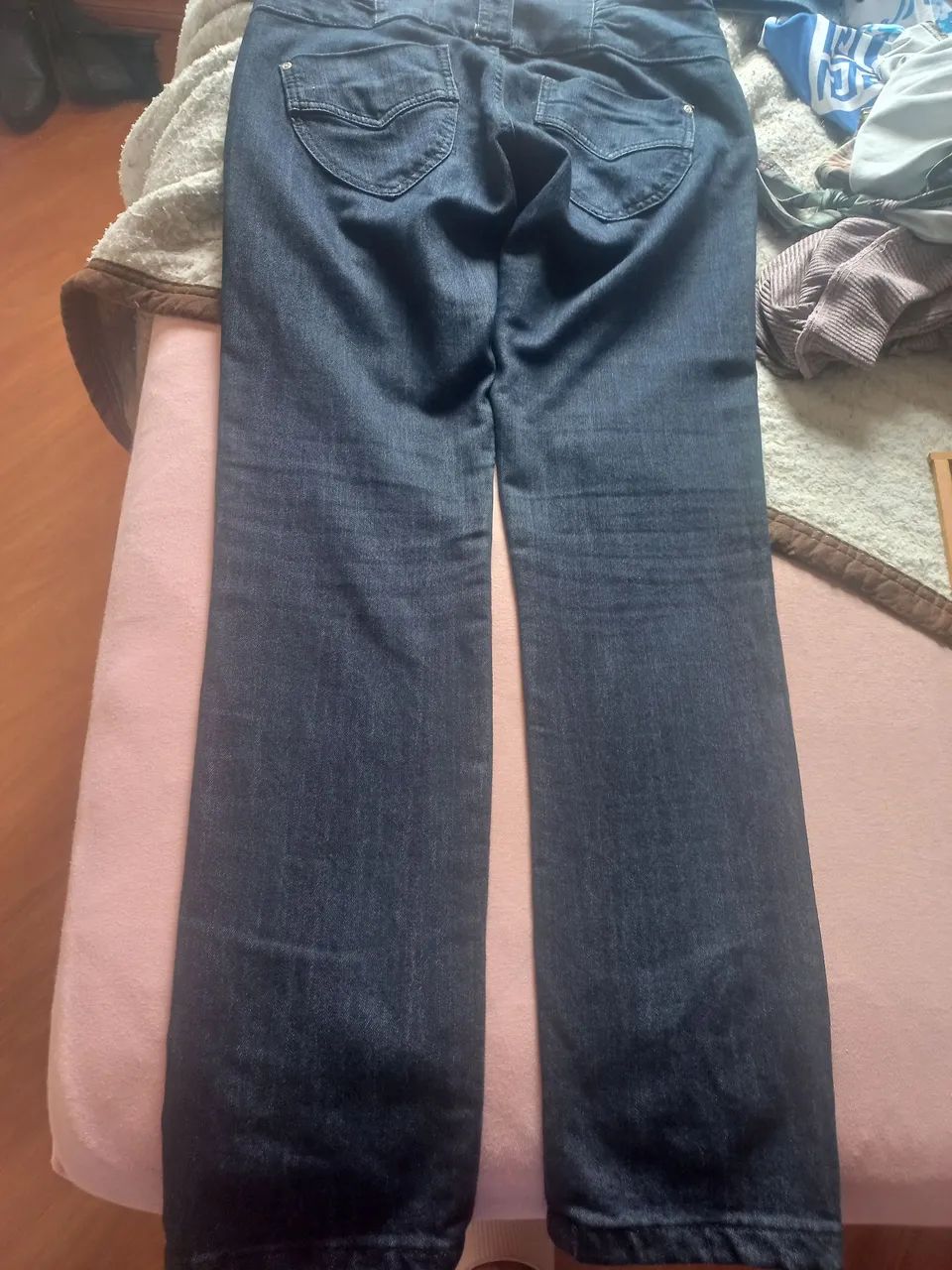 Calça jeans preta tm médio com botões e zíper  - Foto 4