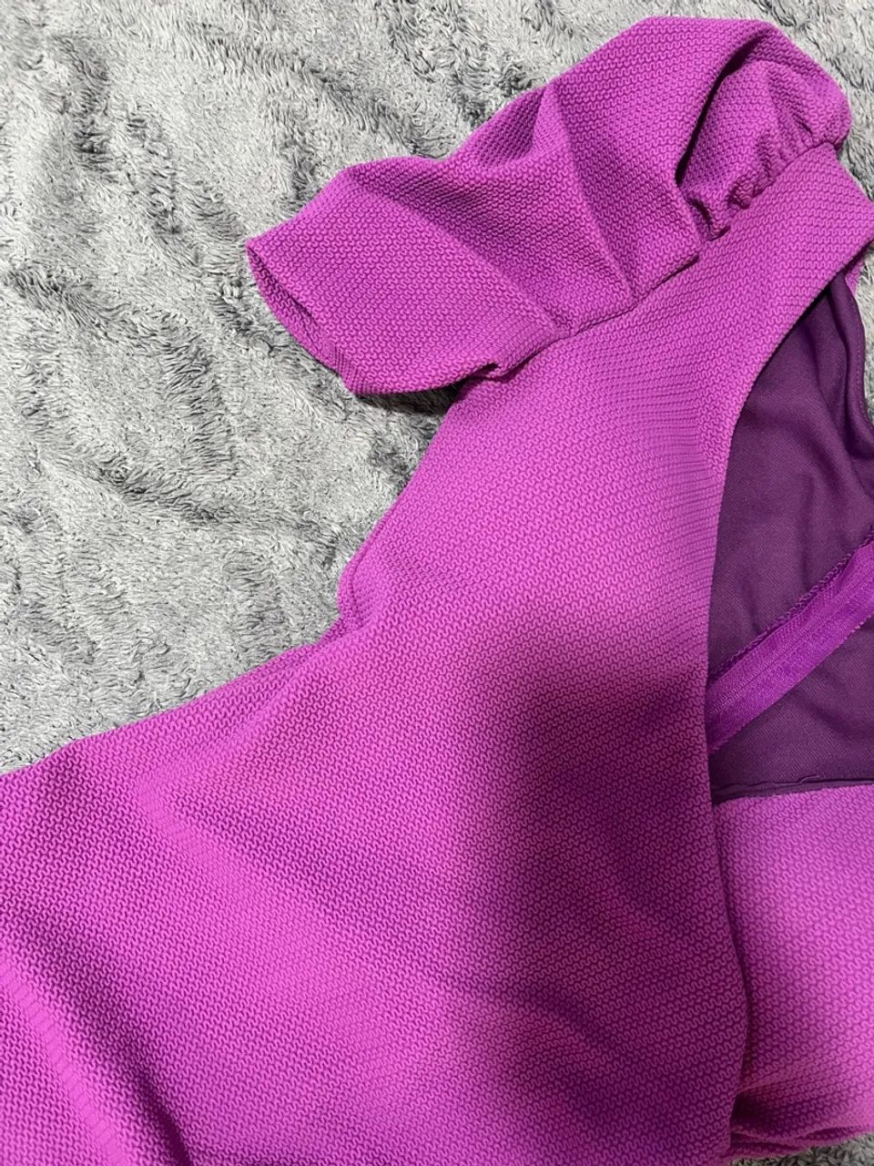 Vestido roxo com mangas bufantes - Foto 2