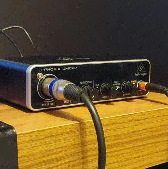 Interface de Áudio Behringer UMC 22