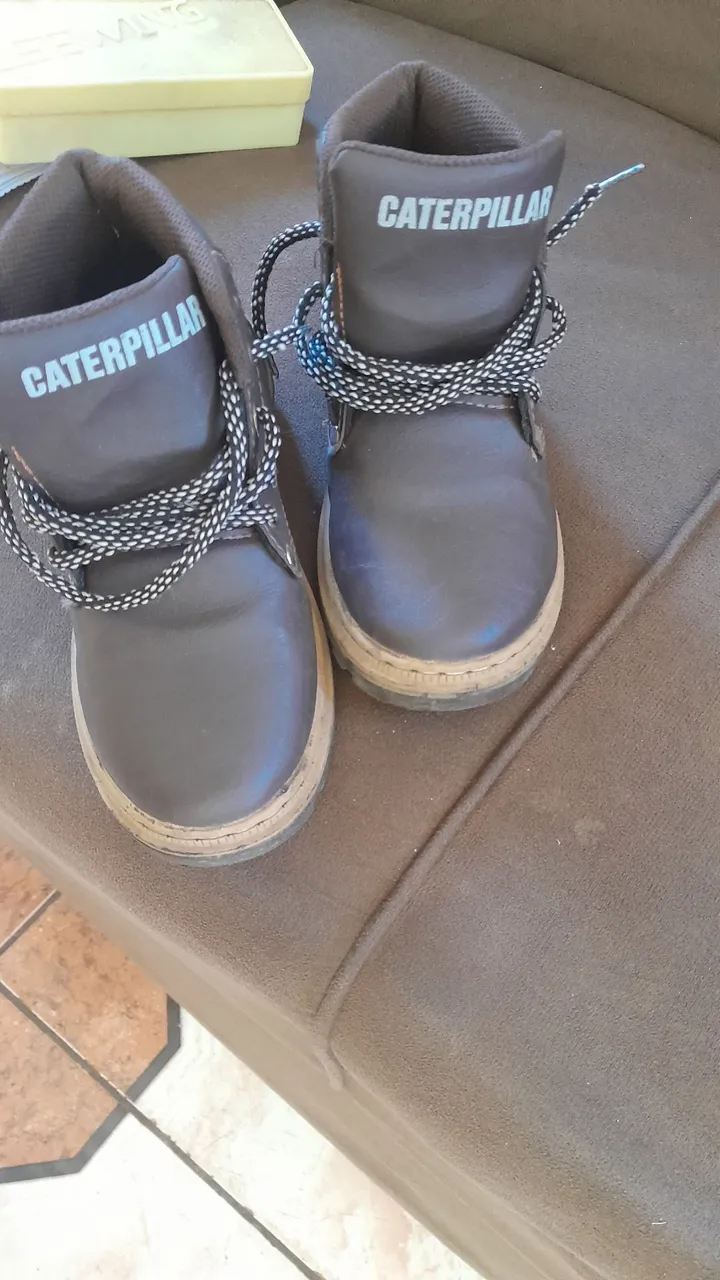 Botas Caterpillar Infantil - Tamanho 32