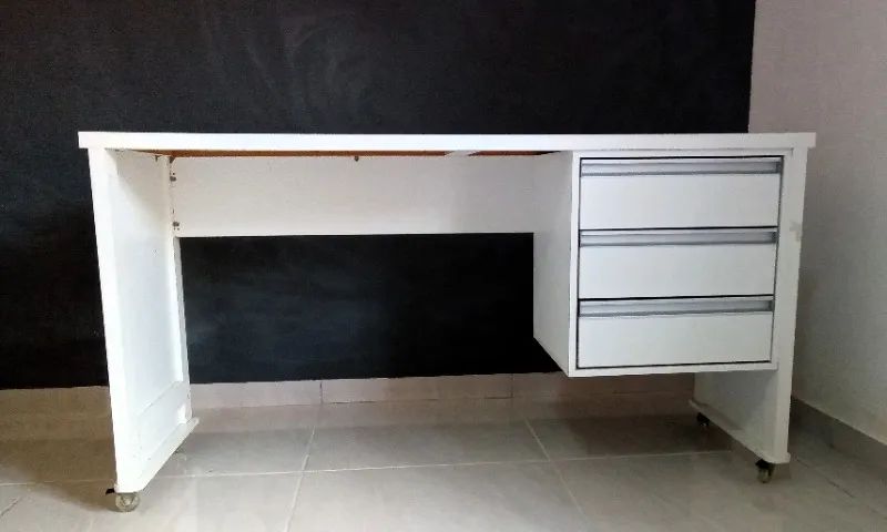 Mesa de Escritório Branca - 3 Gavetas - MDF - Ótimo Estado!