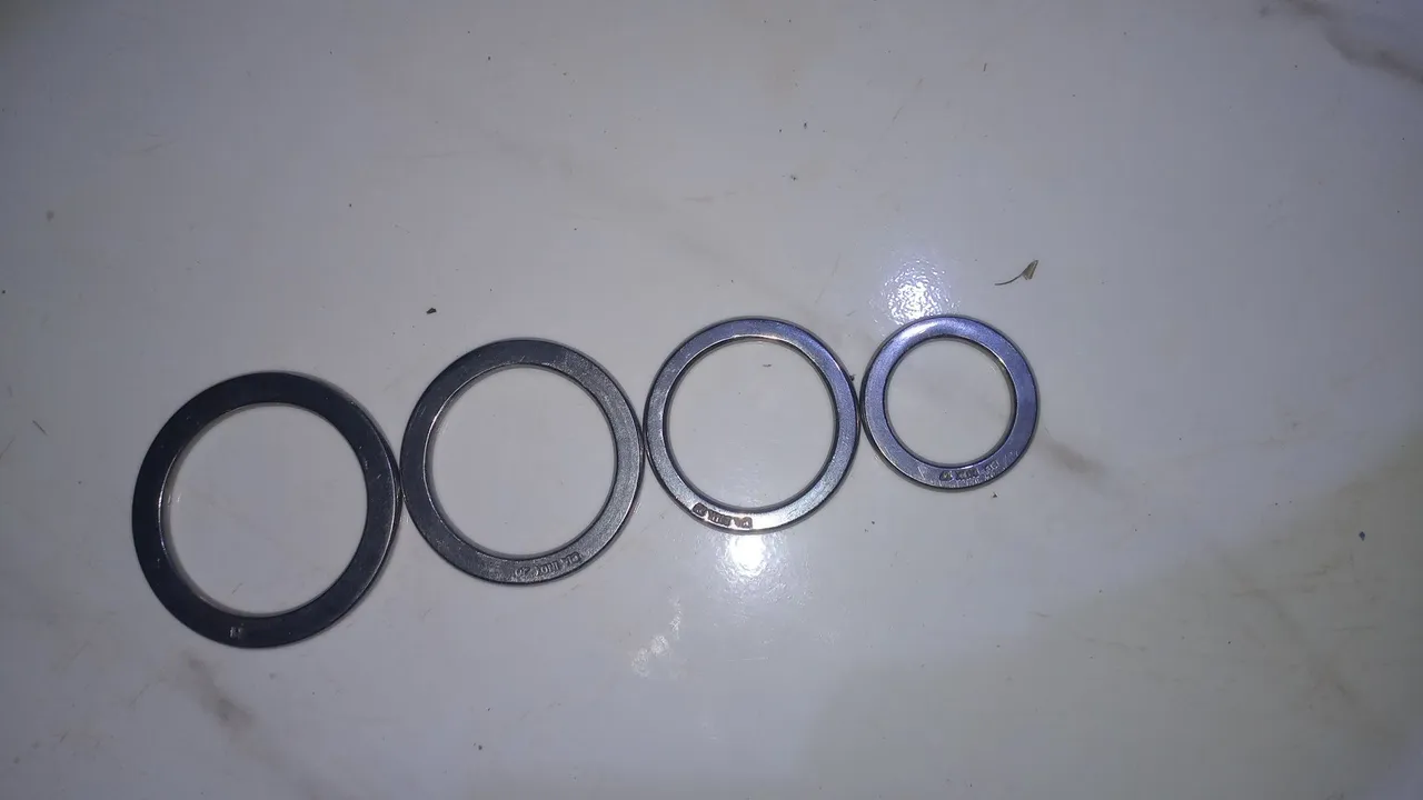 Vendo argolas achatadas número 17 19 20 21 aço inox 