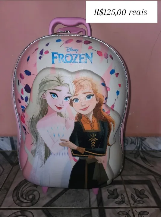Mochilas infantil semi nova.