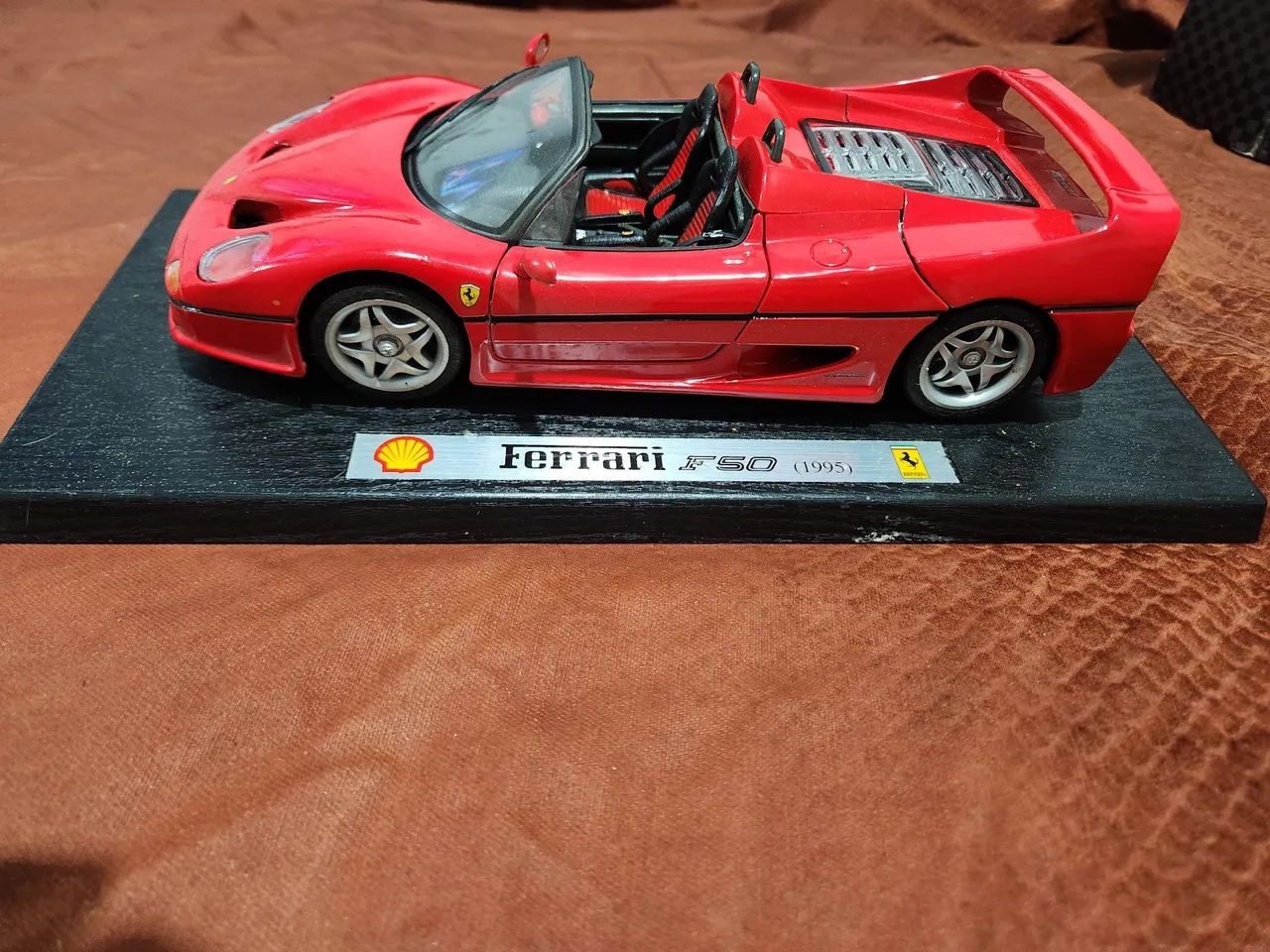 Miniatura Ferrari F50 1/18
