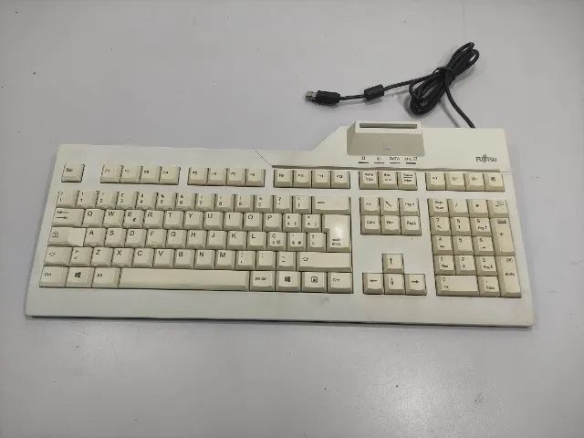 Teclado Fujitsu Usb Abnt2 Ç Raro Pc Retro Bm9 (Usado) - Foto 4