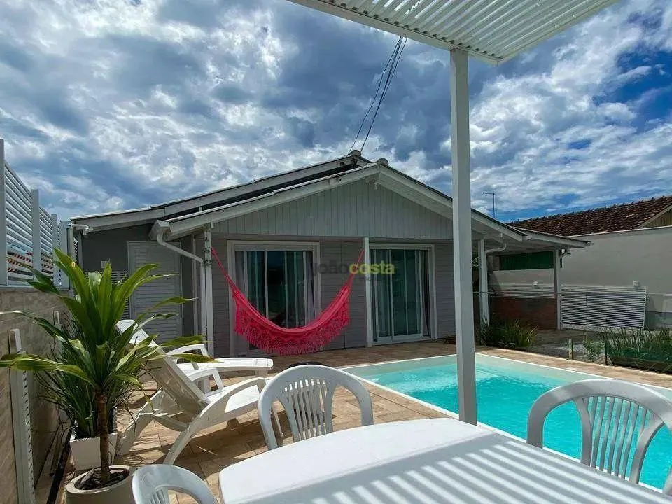 Casa com 4 dormitórios para alugar, 90 m² - Praia Do Meio (Ens Brito) - Palhoça/SC