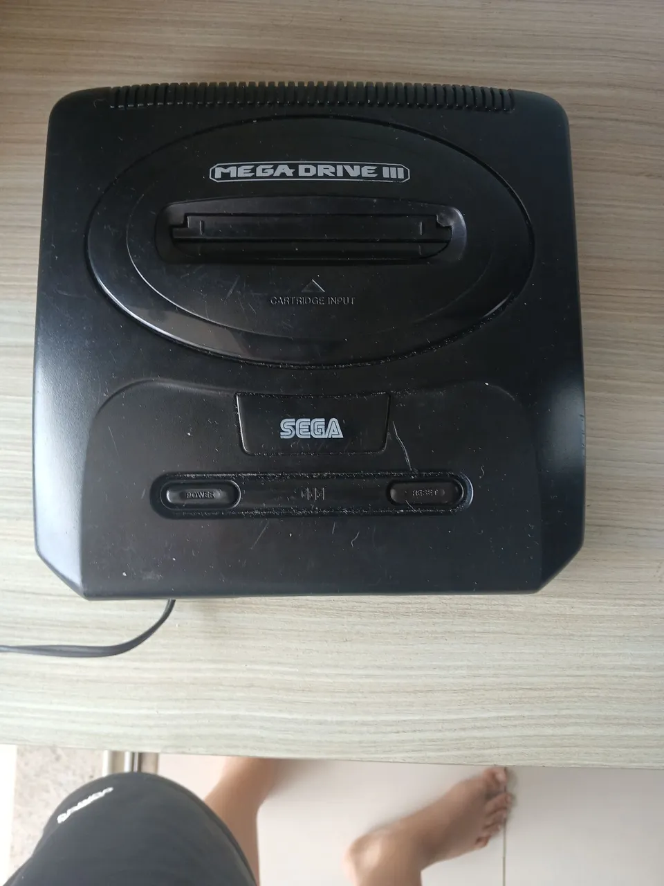 mega drive 3 completo com um jogo um controle e os cabos