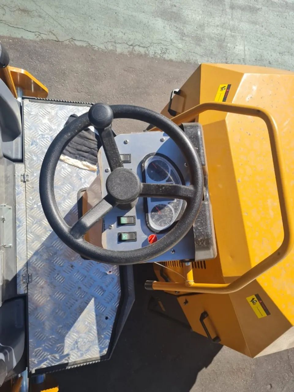 Rolo Vibratório St5000 Motor Yanmar 4tnv88 - Foto 4