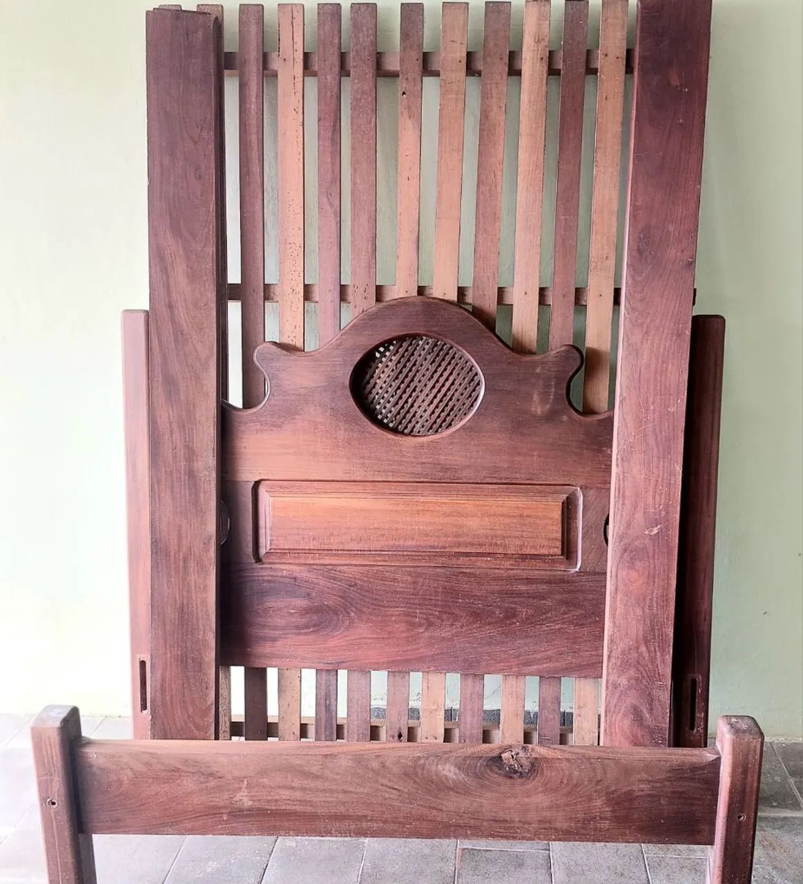 Cama de Madeira Maciça