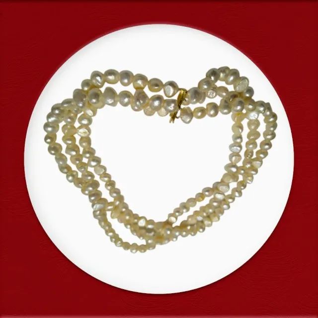 Colar com 03 fios de pérolas barrocas e fecho em ouro amarelo - Foto 4