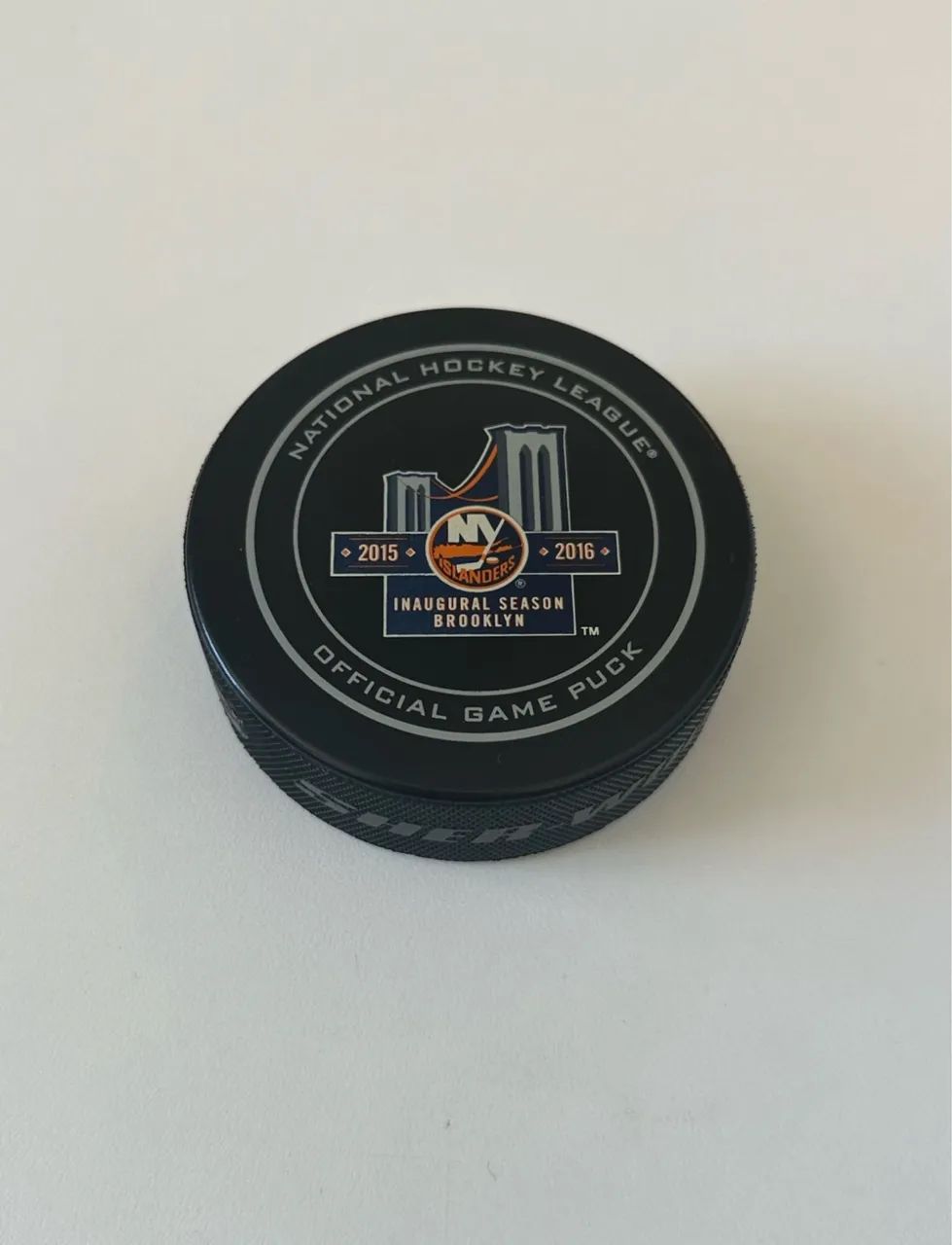 puck de hockey - new york islanders (nhl)