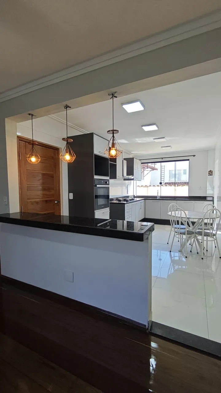 Apartamento de Primeiro Andar no Grã Duquesa Com armários e Ar-condicionado