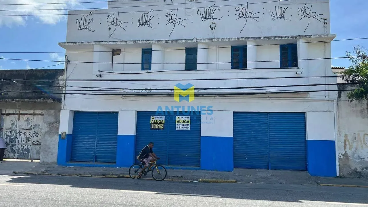 Alugue Loja de 705m² em São José, com 02 pavimentos