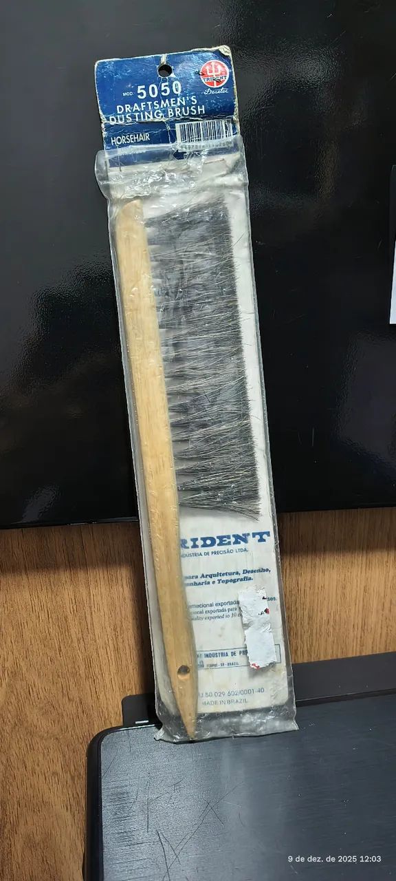 ESCOVA PARA LIMPAR DESENHOS TRIDENT - 25cm