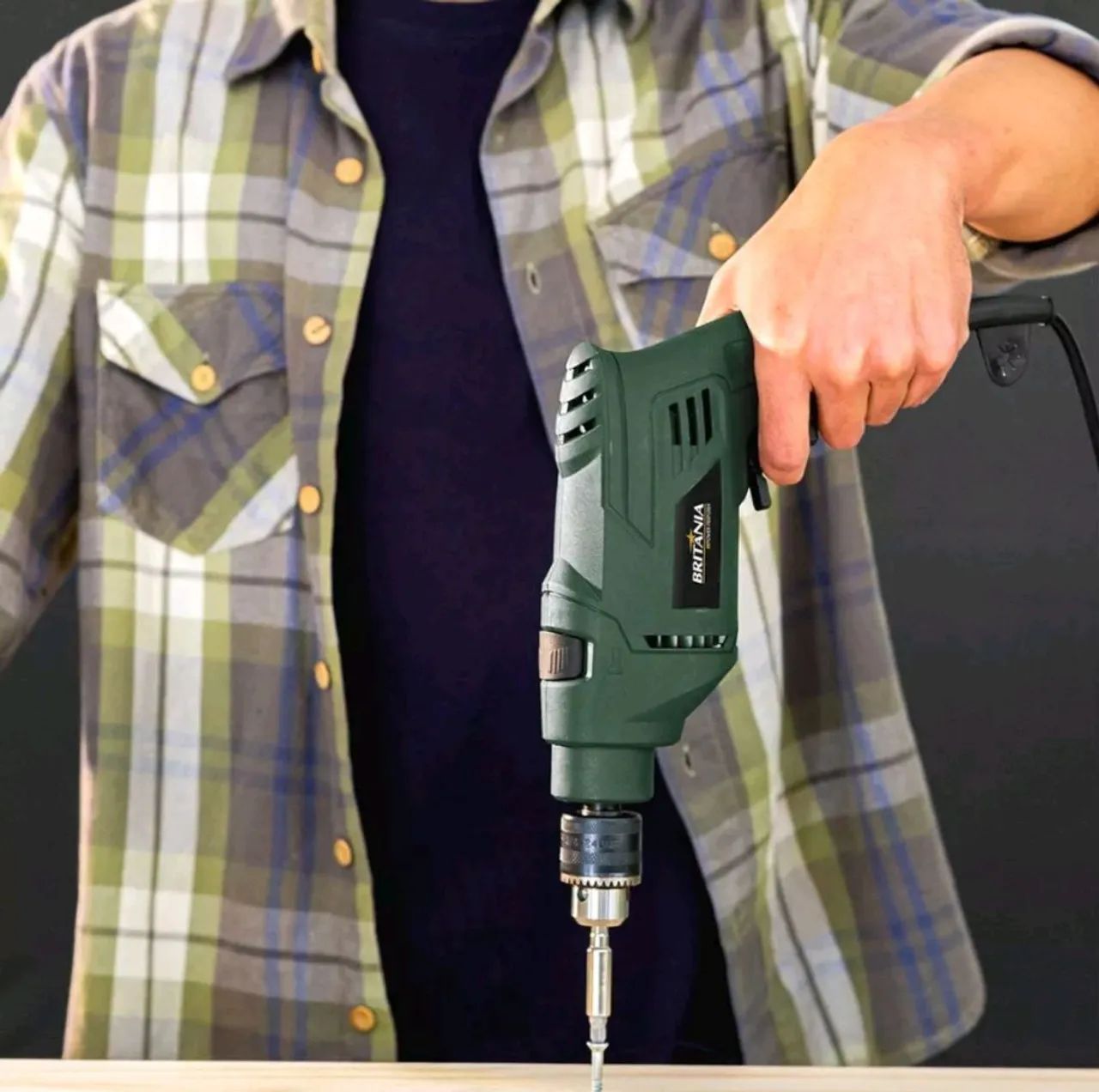 Furadeira de Impacto Britânia com maleta 2 em 1 BFU01M 650W - Foto 6
