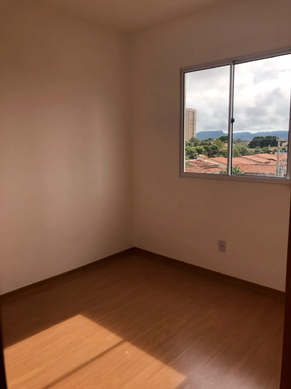 Aluga-se apartamento