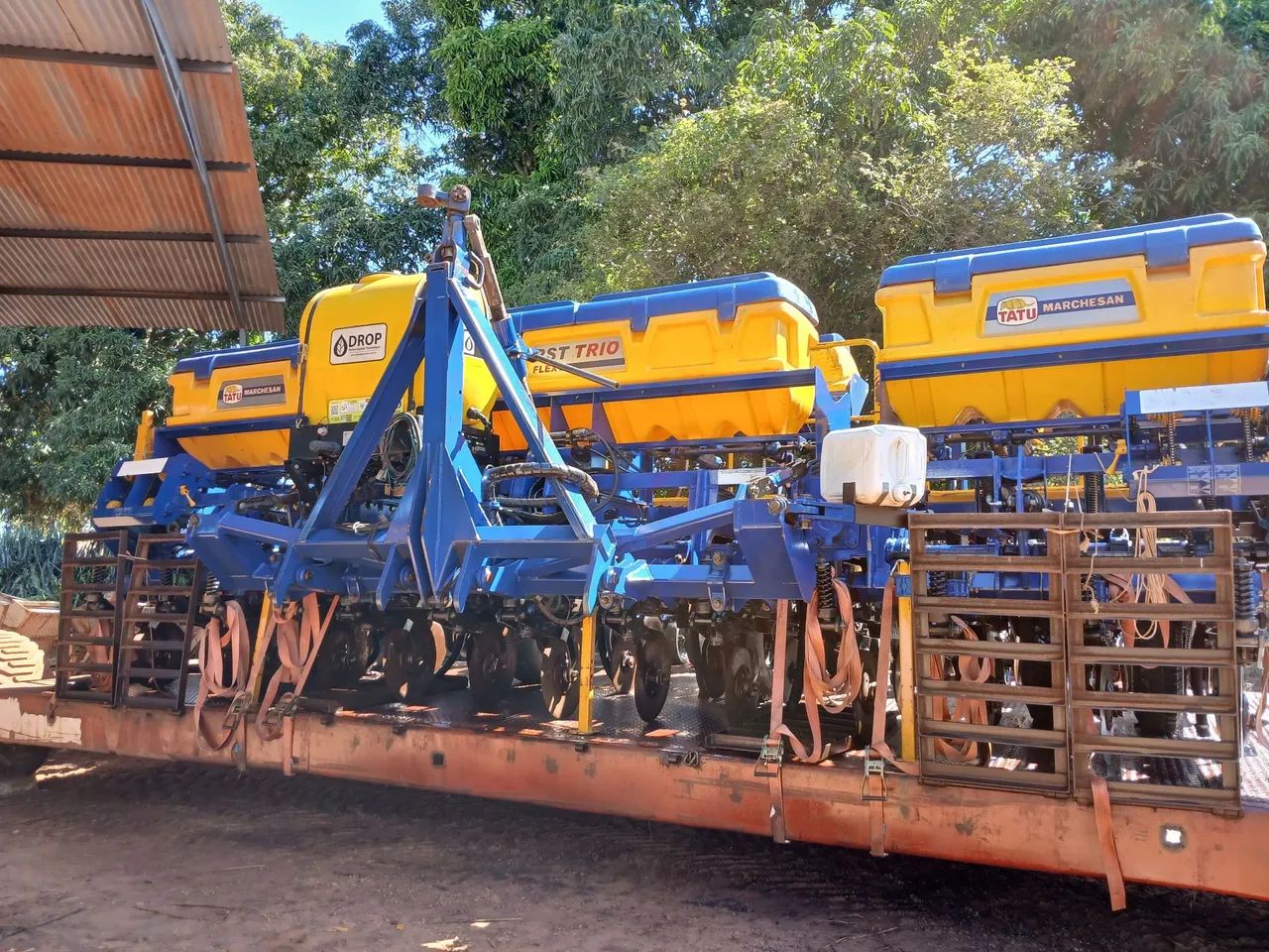 Plantadeira tatu pst trio flex articulada 