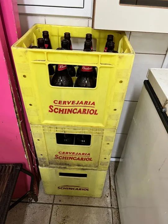 Engradados de cerveja litrão 