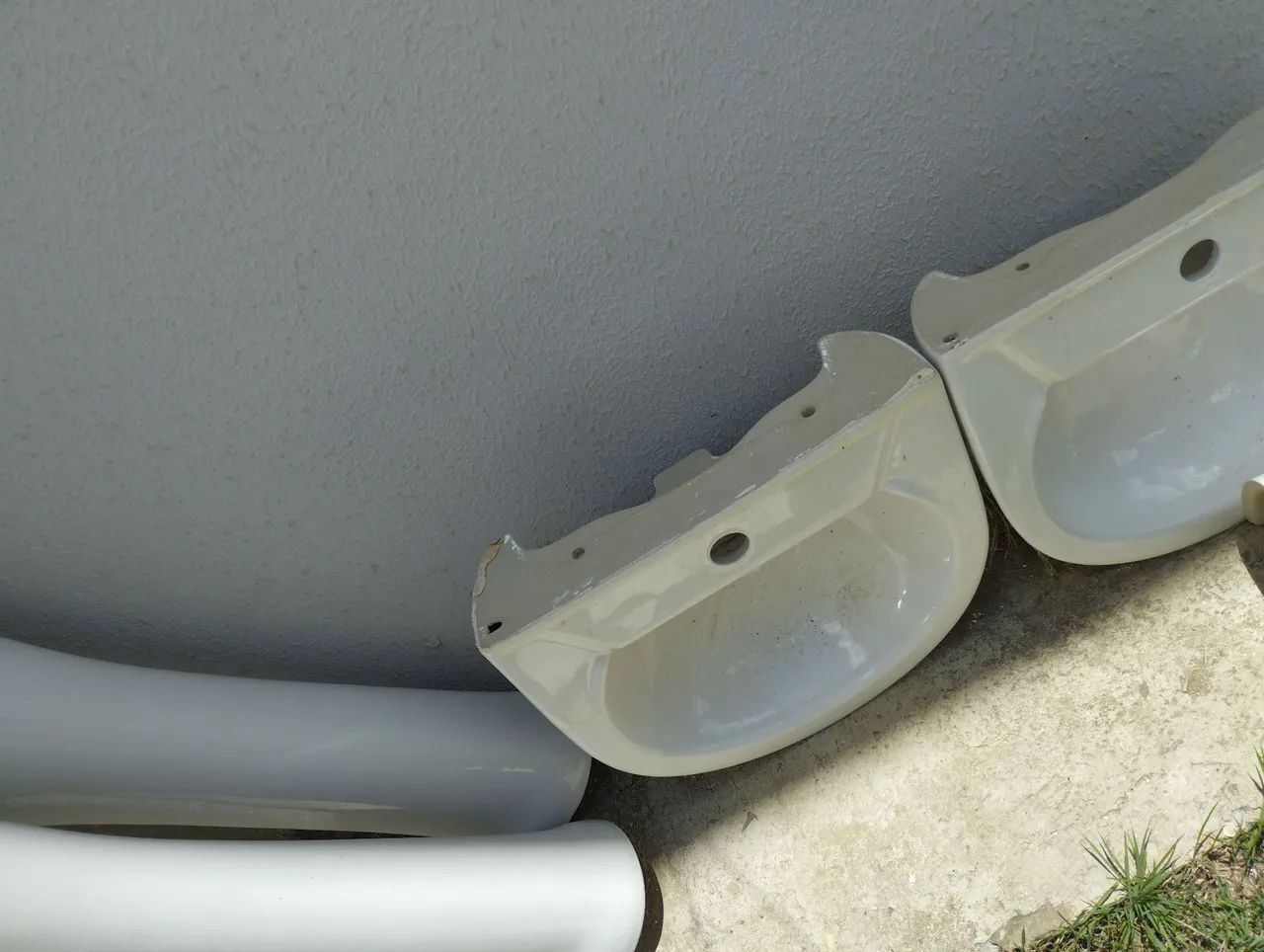 Cubas e pias para banheiro louça branca novas, cada conjunto 250,00 - Foto 2