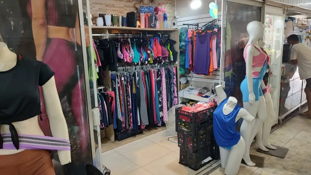 Passo box de distribuição de roupas de academia