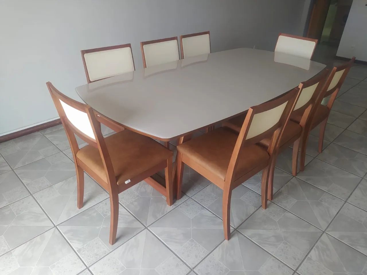 Mesa de Jantar 8 lugares - madeira maciça  - Foto 2