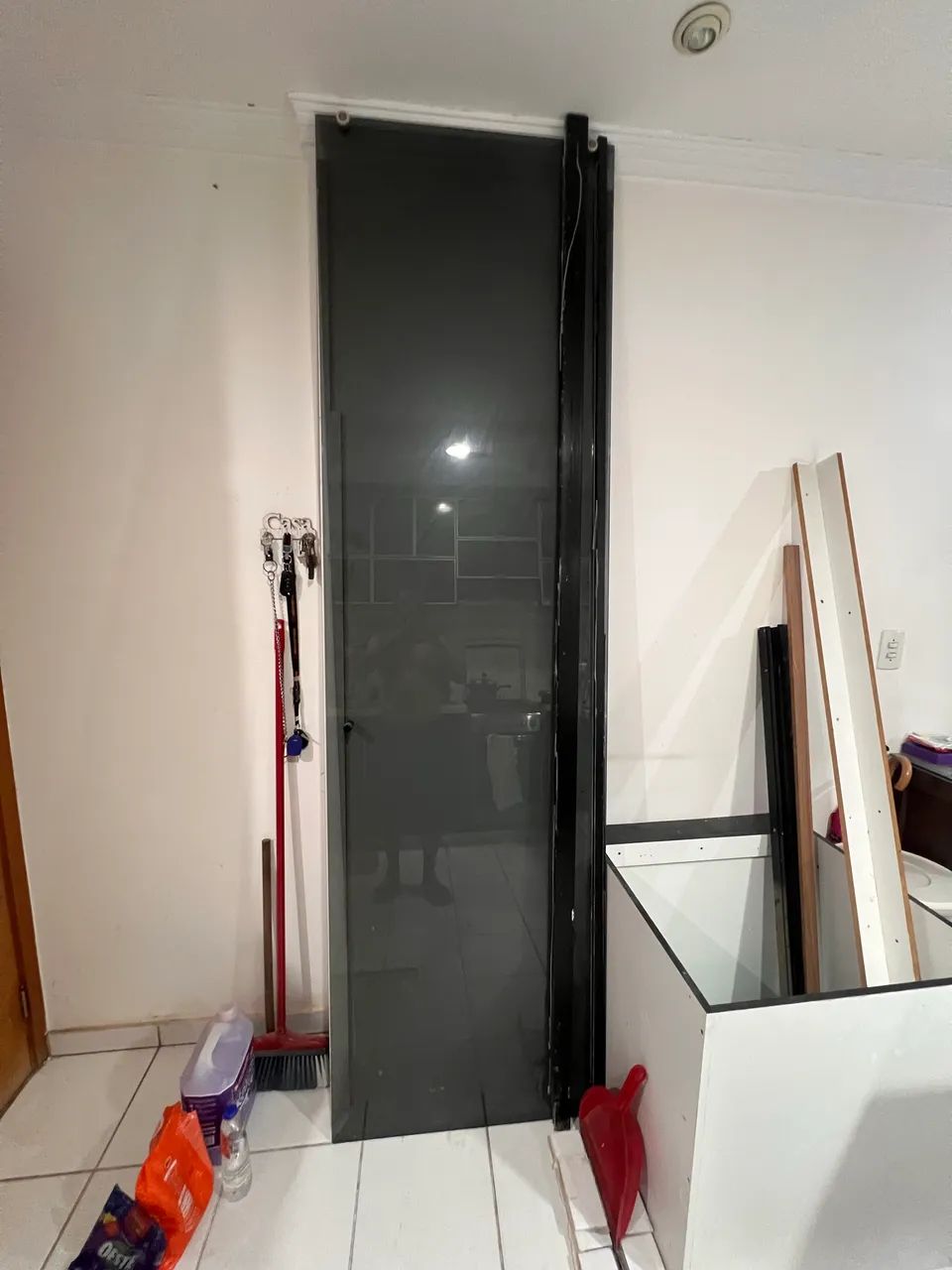 Blindex fume porta de correr com castilho completo - Foto 5