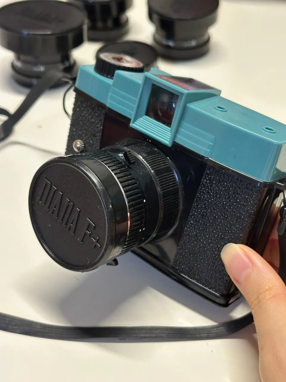 Câmera Diana F+ - Kit completo com acessórios, lentes e filmes